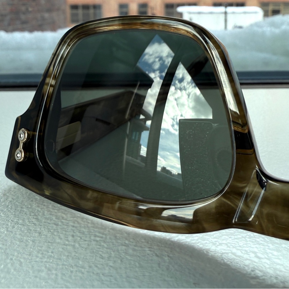 AKONI ‘Columba 50’ Sunglasses in Green Swirl - Picture 6 of 12